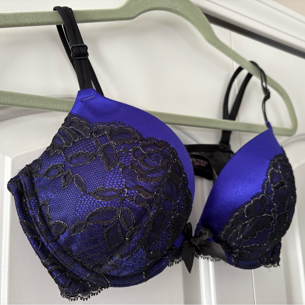 Victoria Secret Elegant Lace Trimmed Purple and Black Bra